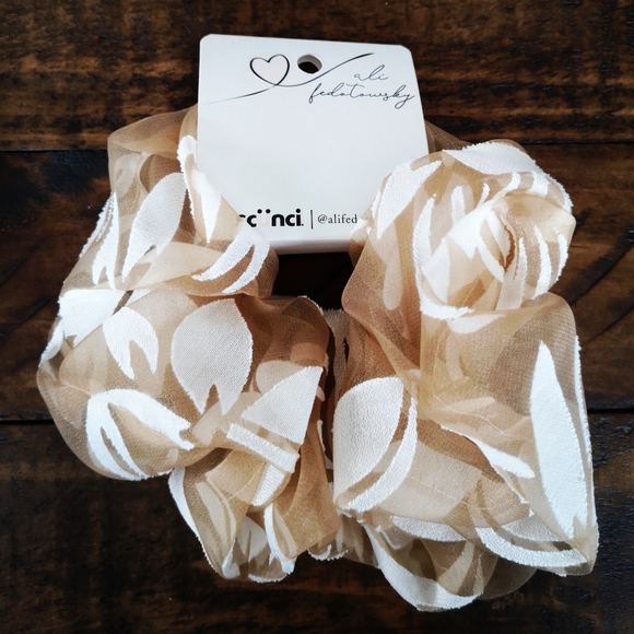 Accessory Lot - Picture 3 of 10